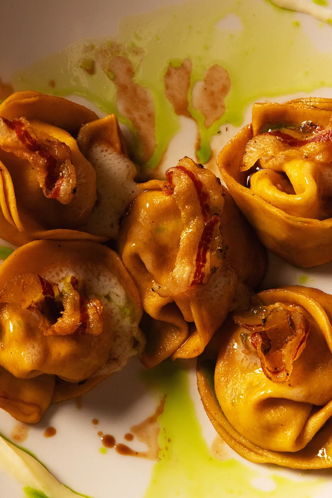 Cappellacci alla carbonara con guanciale croccante